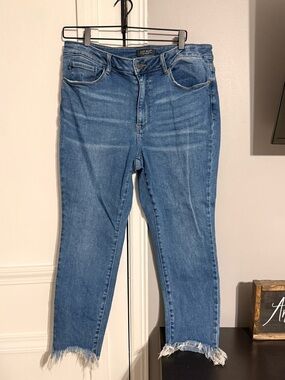 Judy Blue Medium Blue High-Rise Cropped Frayed-Hem Skinny Jeans